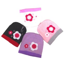 Bonnet enfant motif fleurs